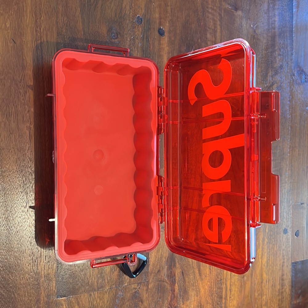 SUPREME Box - Picture 4 of 7